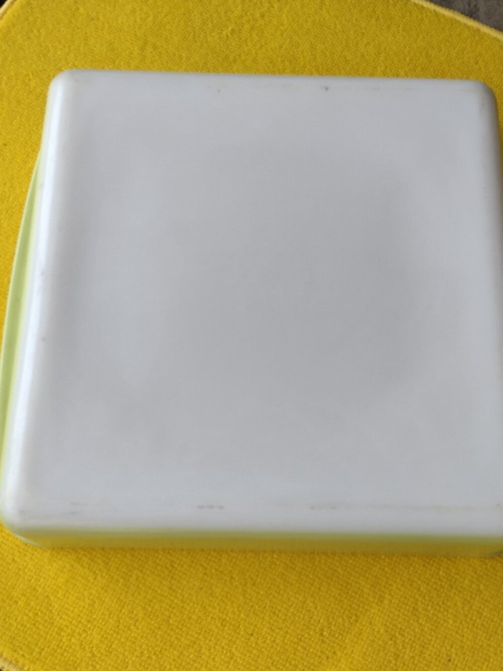 Pyrex 222 Vintage Lime Green Yellow  8 Inch Square Casserole Baking Pan Dish MCM - Picture 2 of 4